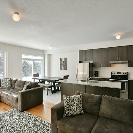 New Blue Mountain Village Snowbridge Executive Townhome Sleeps 10 With Outdoor Pool And Shuttle Nottawa Eksteriør billede