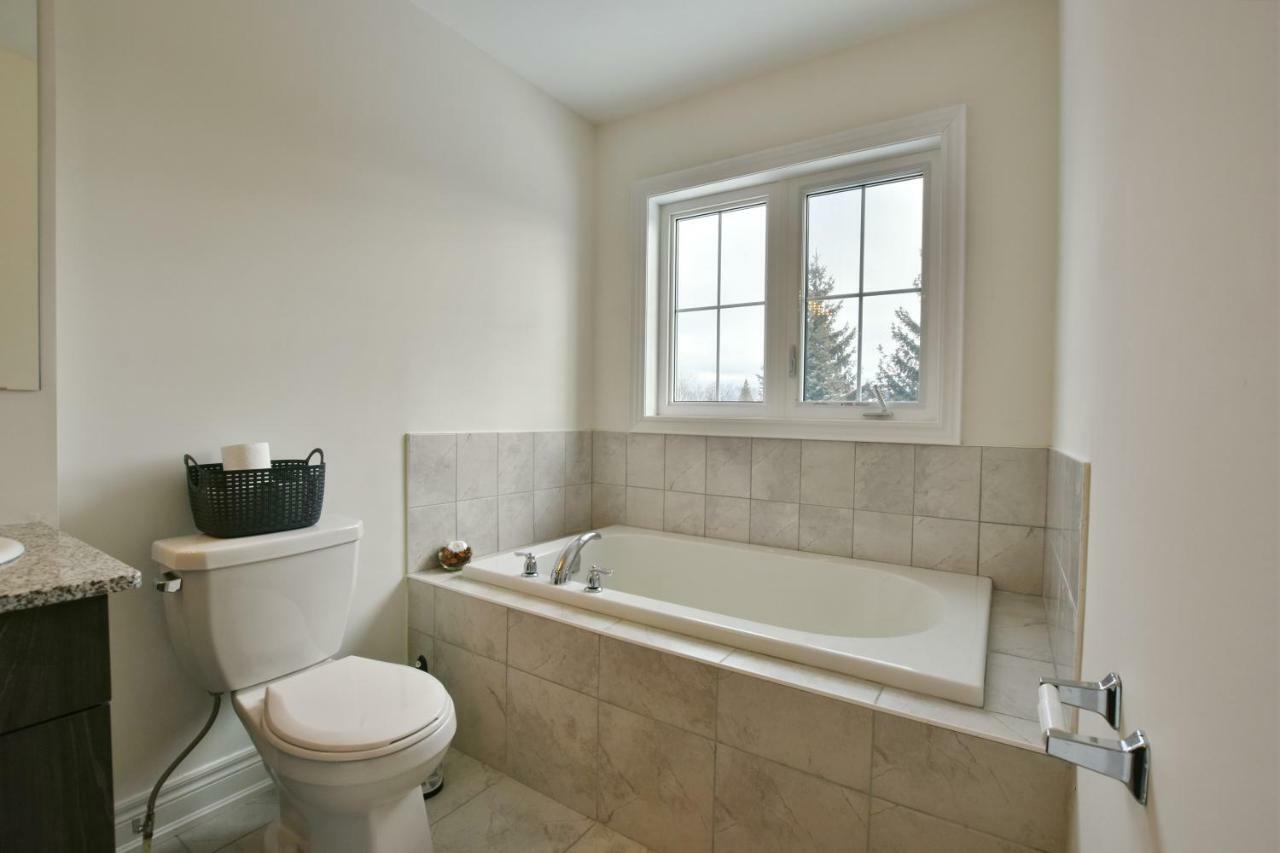 New Blue Mountain Village Snowbridge Executive Townhome Sleeps 10 With Outdoor Pool And Shuttle Nottawa Eksteriør billede